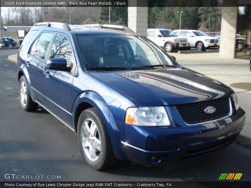 Front 3/4 View of 2005 Freestyle Limited AWD