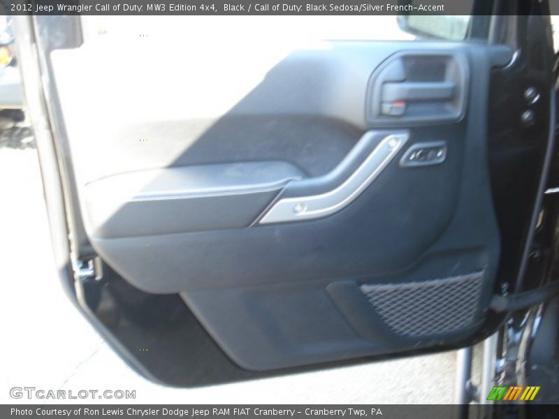 Black / Call of Duty: Black Sedosa/Silver French-Accent 2012 Jeep Wrangler Call of Duty: MW3 Edition 4x4