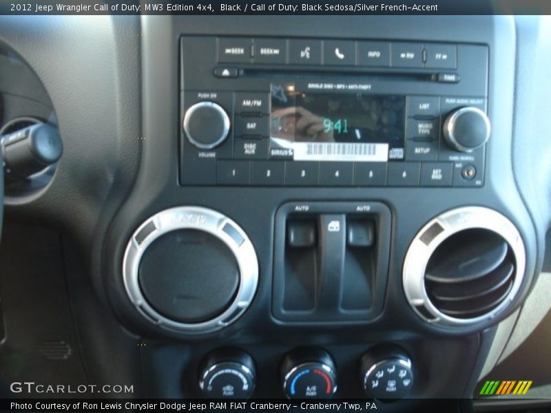 Black / Call of Duty: Black Sedosa/Silver French-Accent 2012 Jeep Wrangler Call of Duty: MW3 Edition 4x4