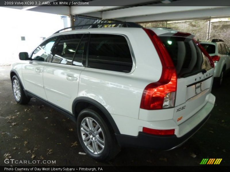 Ice White / Sandstone 2009 Volvo XC90 3.2 AWD