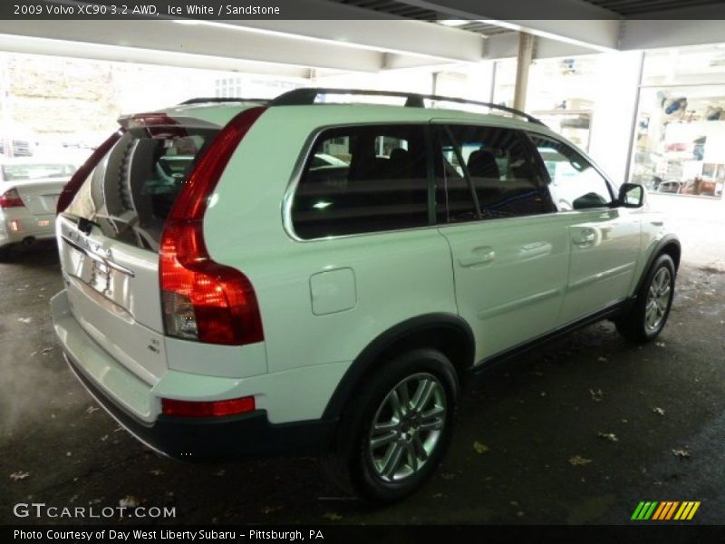 Ice White / Sandstone 2009 Volvo XC90 3.2 AWD