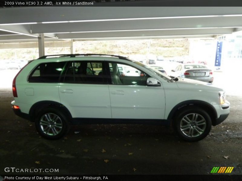 Ice White / Sandstone 2009 Volvo XC90 3.2 AWD