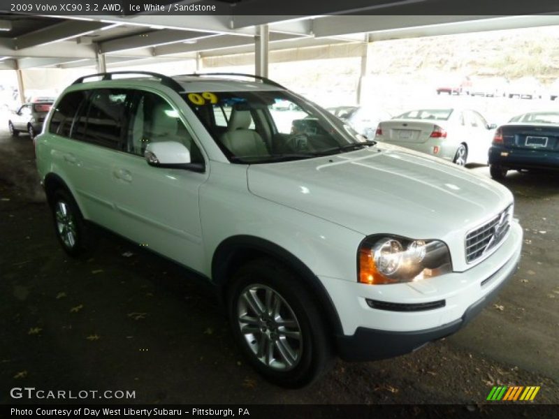 Ice White / Sandstone 2009 Volvo XC90 3.2 AWD