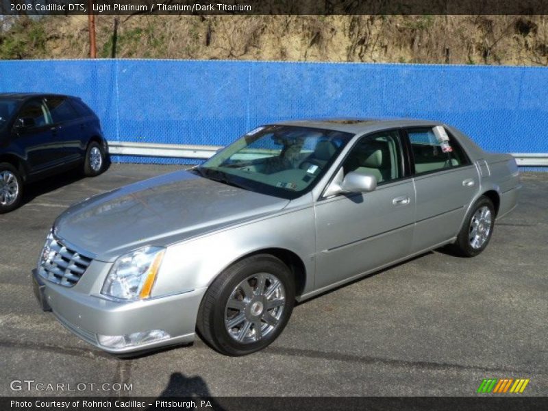 Front 3/4 View of 2008 DTS 