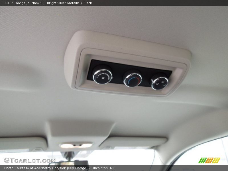 Bright Silver Metallic / Black 2012 Dodge Journey SE