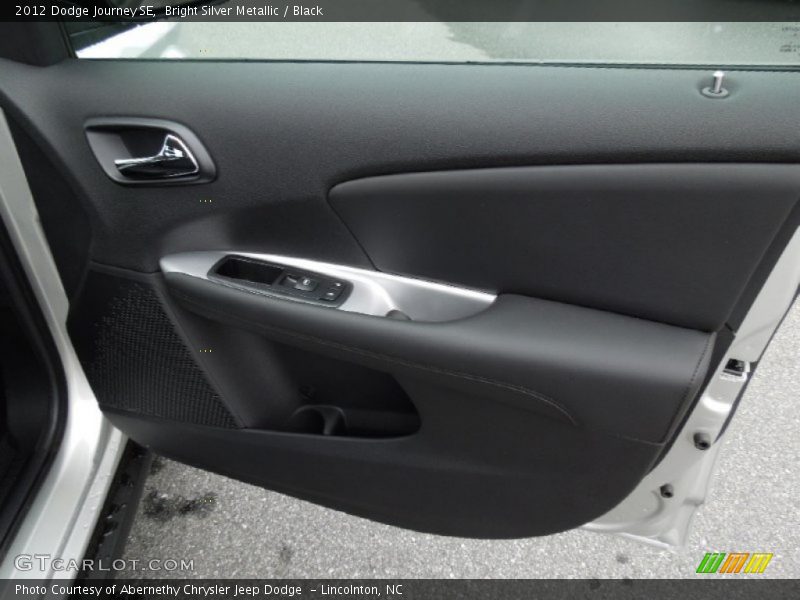 Bright Silver Metallic / Black 2012 Dodge Journey SE