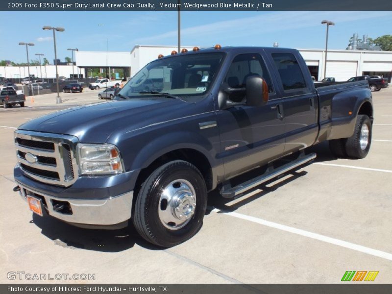 Front 3/4 View of 2005 F350 Super Duty Lariat Crew Cab Dually