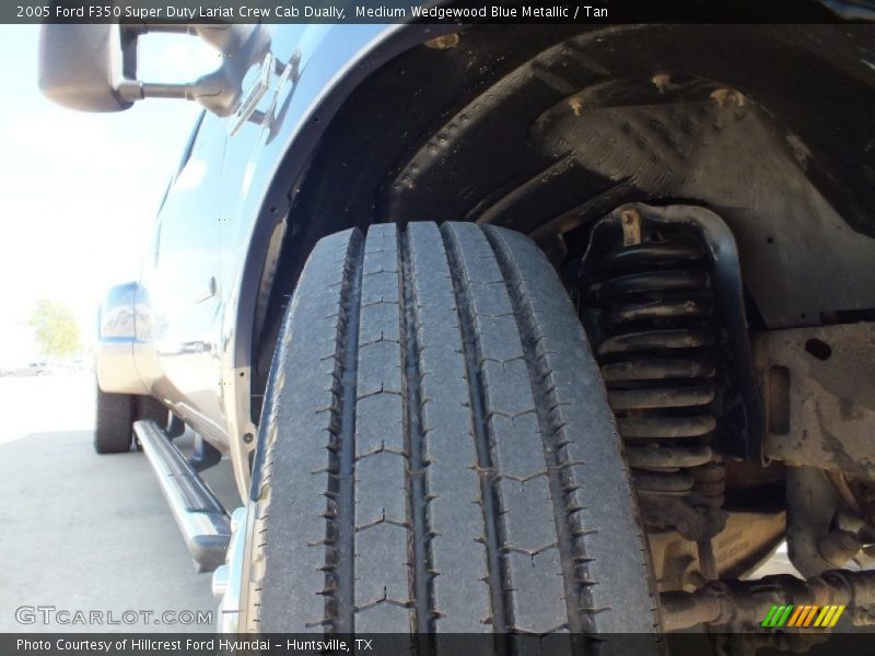 Medium Wedgewood Blue Metallic / Tan 2005 Ford F350 Super Duty Lariat Crew Cab Dually
