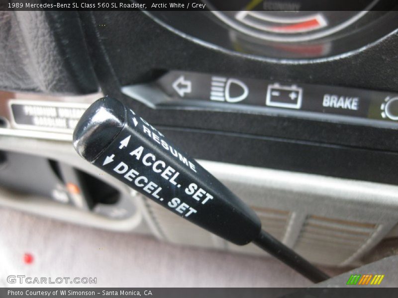 Controls of 1989 SL Class 560 SL Roadster