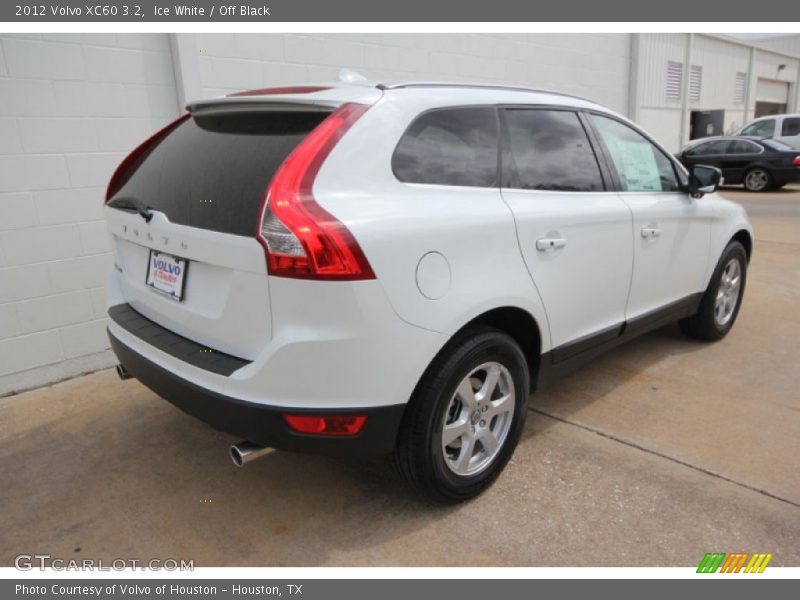 Ice White / Off Black 2012 Volvo XC60 3.2