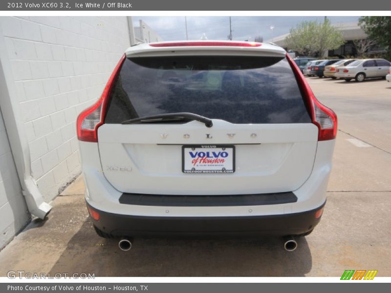 Ice White / Off Black 2012 Volvo XC60 3.2