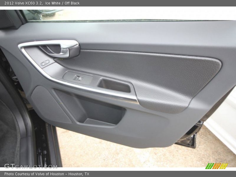 Ice White / Off Black 2012 Volvo XC60 3.2