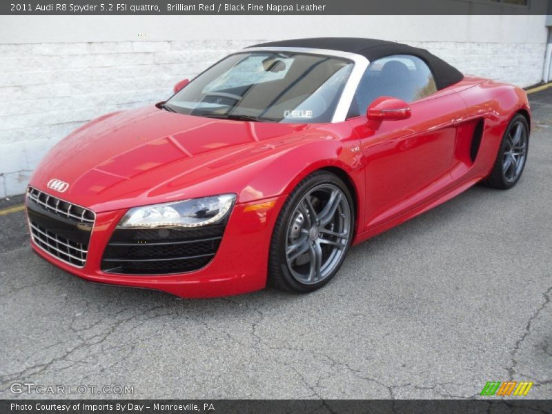 Front 3/4 View of 2011 R8 Spyder 5.2 FSI quattro