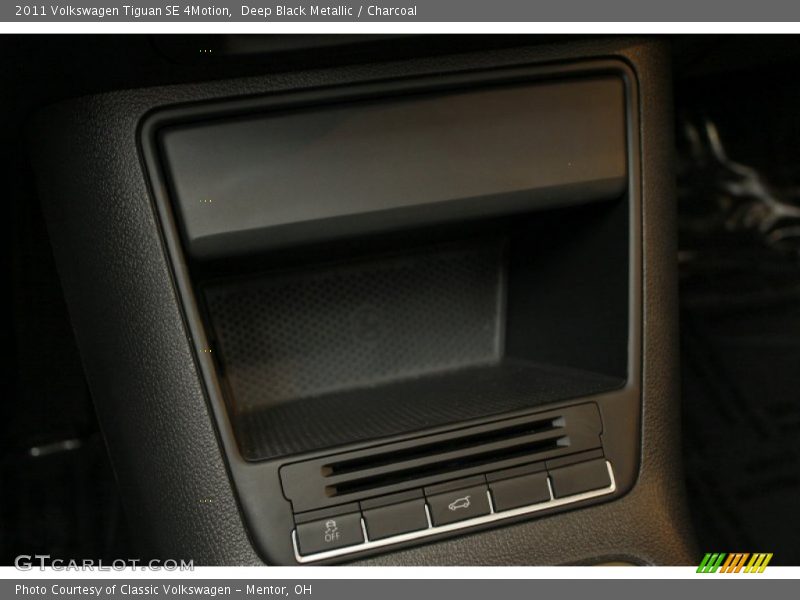 Deep Black Metallic / Charcoal 2011 Volkswagen Tiguan SE 4Motion