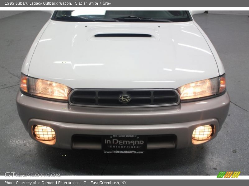 Glacier White / Gray 1999 Subaru Legacy Outback Wagon