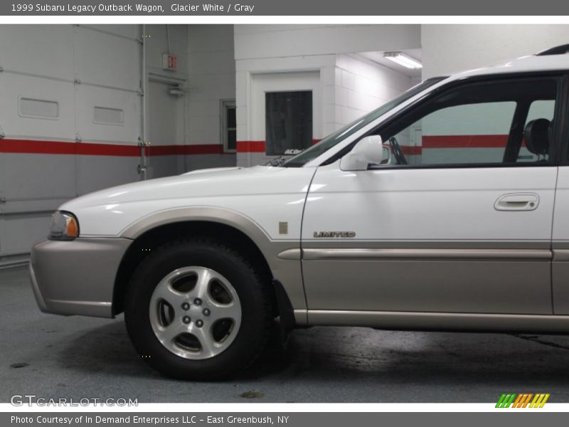 Glacier White / Gray 1999 Subaru Legacy Outback Wagon