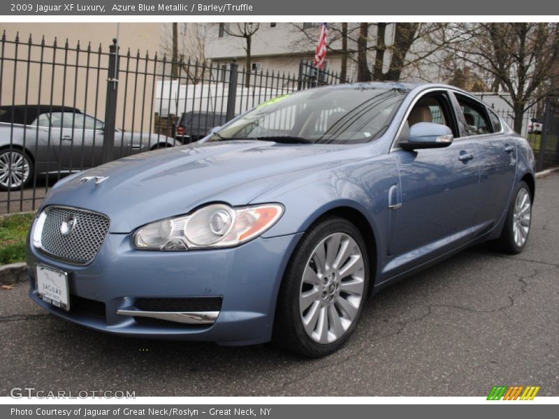 Front 3/4 View of 2009 XF Luxury