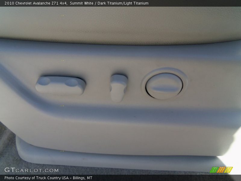 Summit White / Dark Titanium/Light Titanium 2010 Chevrolet Avalanche Z71 4x4