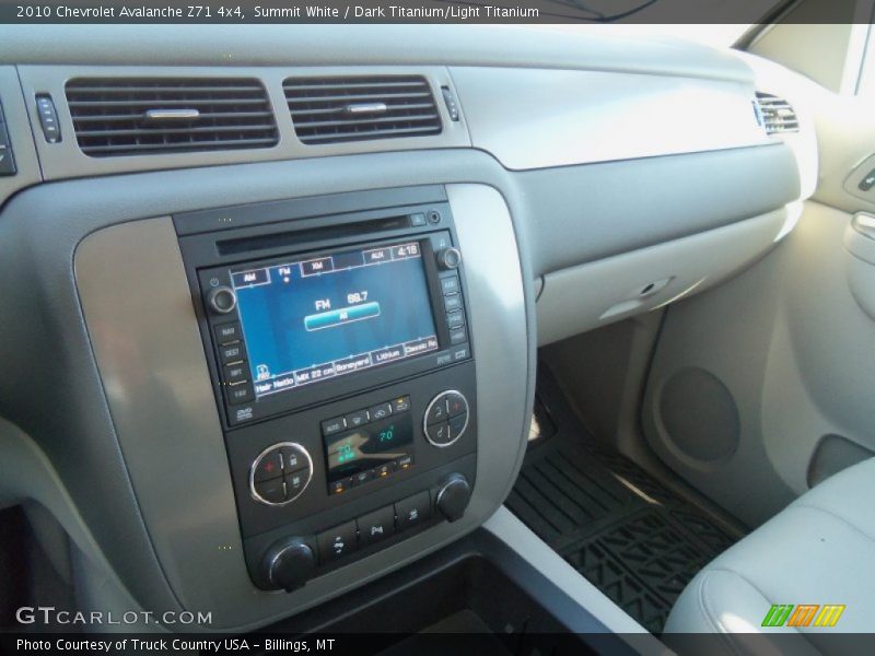 Summit White / Dark Titanium/Light Titanium 2010 Chevrolet Avalanche Z71 4x4