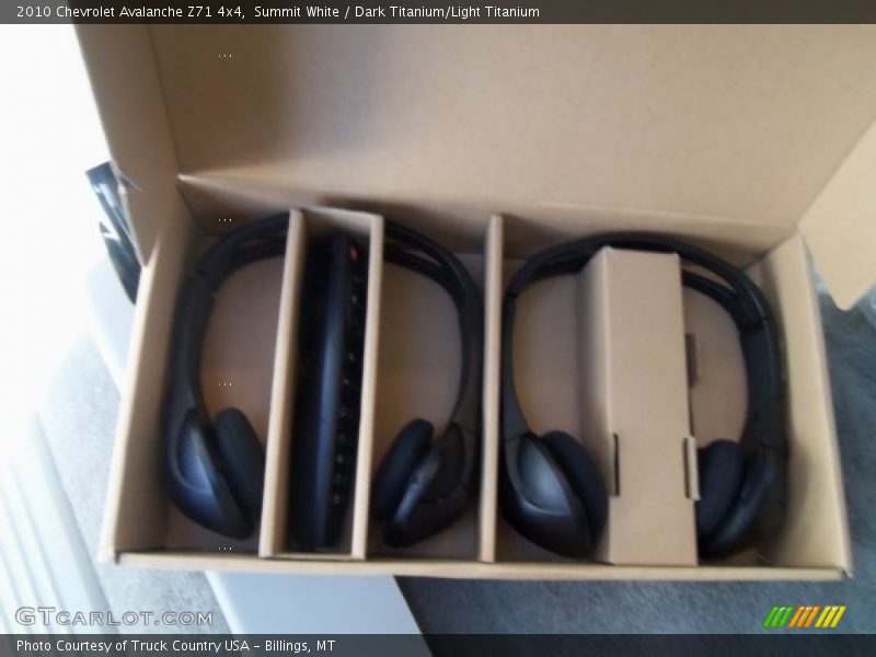 Summit White / Dark Titanium/Light Titanium 2010 Chevrolet Avalanche Z71 4x4