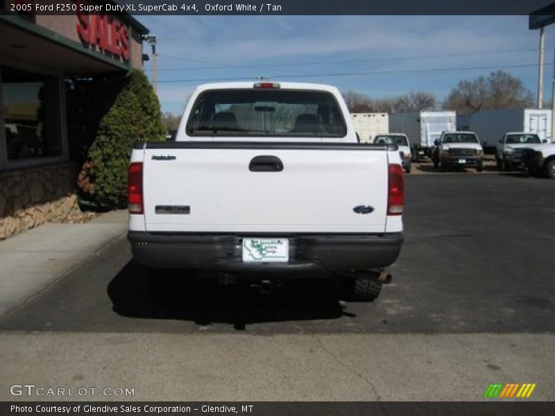 Oxford White / Tan 2005 Ford F250 Super Duty XL SuperCab 4x4