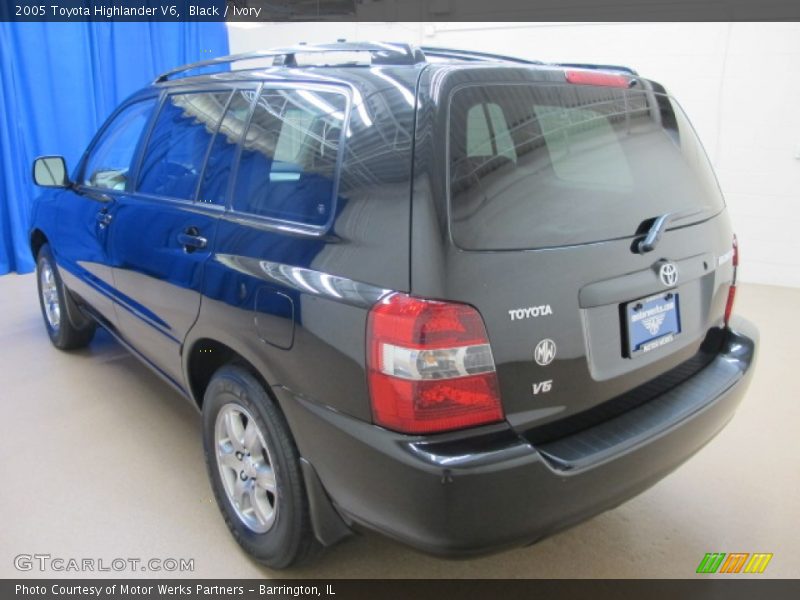 Black / Ivory 2005 Toyota Highlander V6