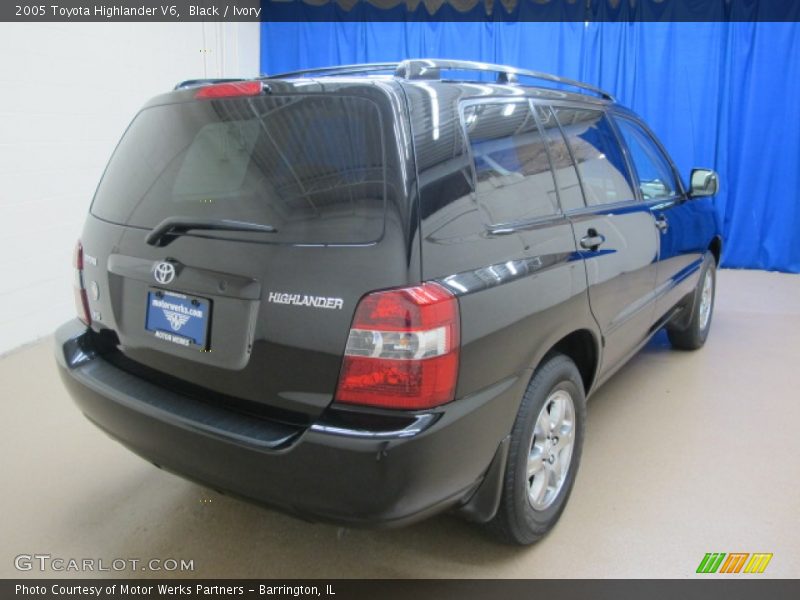 Black / Ivory 2005 Toyota Highlander V6