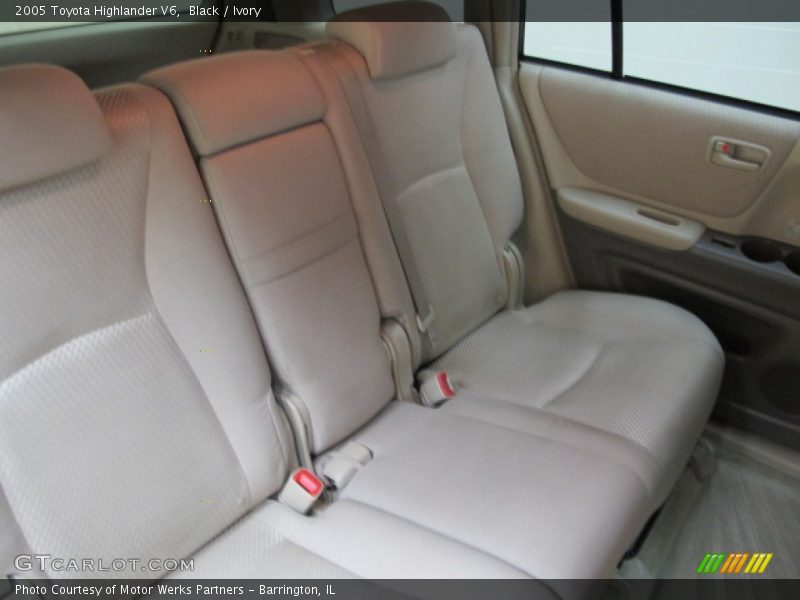Black / Ivory 2005 Toyota Highlander V6
