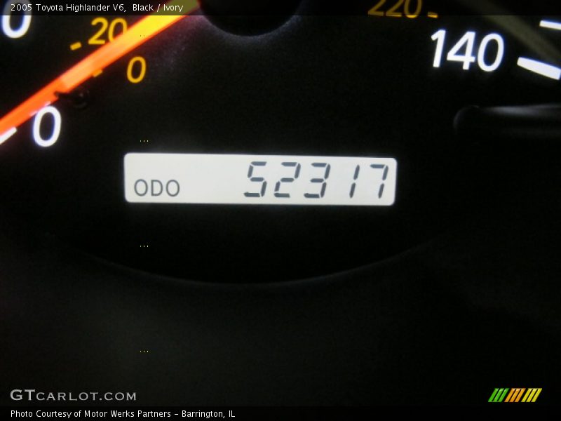 Black / Ivory 2005 Toyota Highlander V6