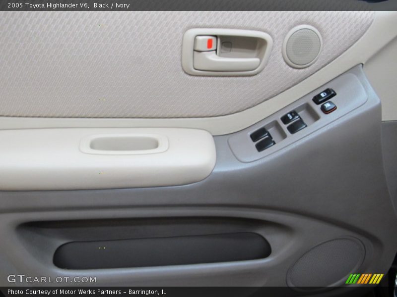 Black / Ivory 2005 Toyota Highlander V6
