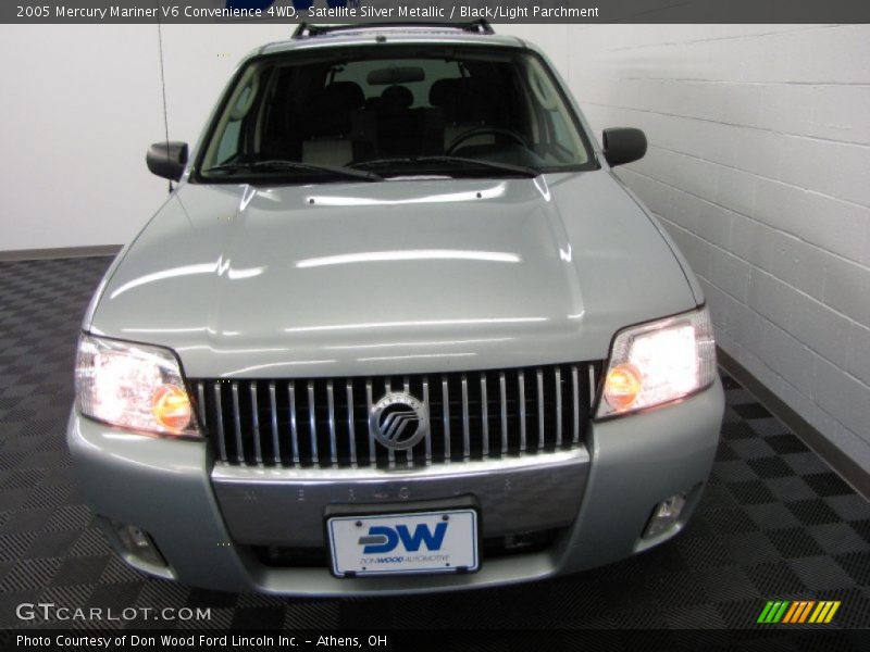 Satellite Silver Metallic / Black/Light Parchment 2005 Mercury Mariner V6 Convenience 4WD