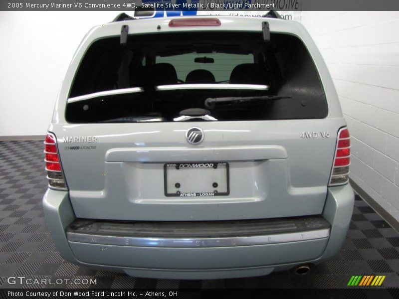 Satellite Silver Metallic / Black/Light Parchment 2005 Mercury Mariner V6 Convenience 4WD