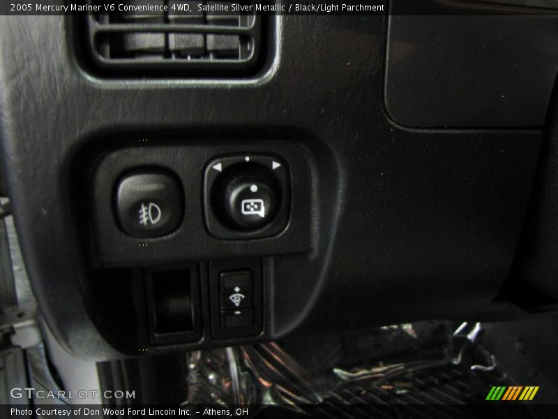 Satellite Silver Metallic / Black/Light Parchment 2005 Mercury Mariner V6 Convenience 4WD