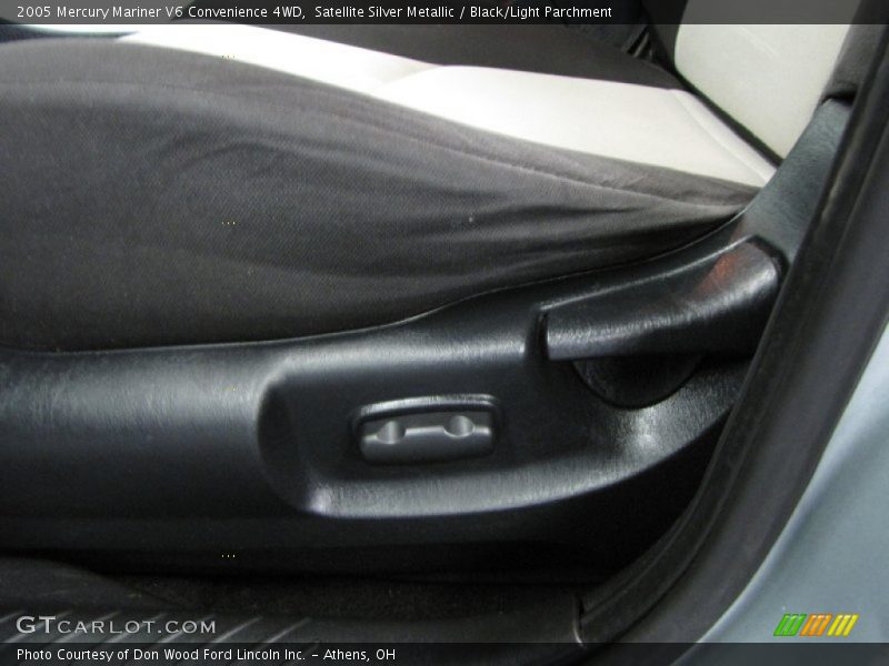 Satellite Silver Metallic / Black/Light Parchment 2005 Mercury Mariner V6 Convenience 4WD