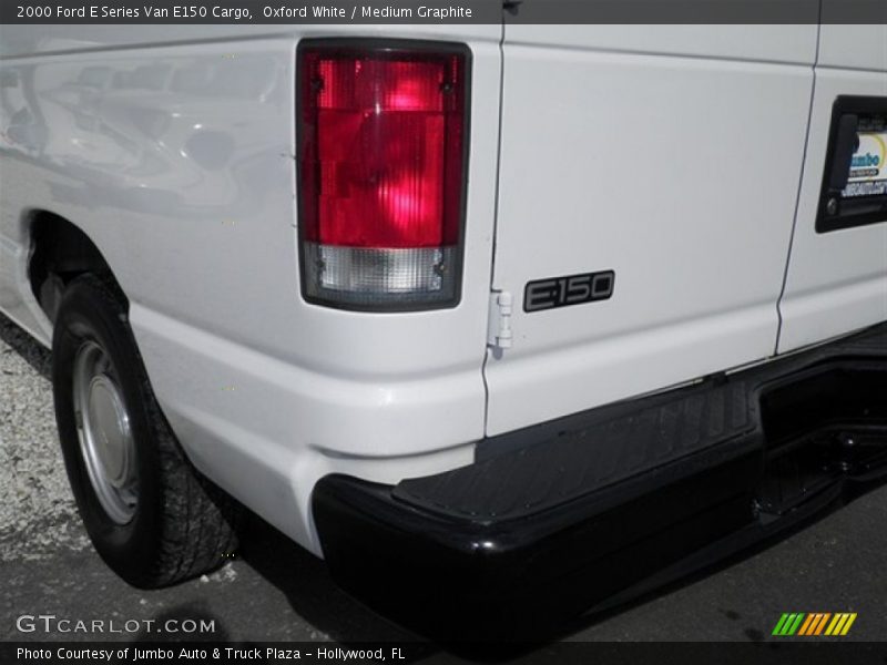 Oxford White / Medium Graphite 2000 Ford E Series Van E150 Cargo