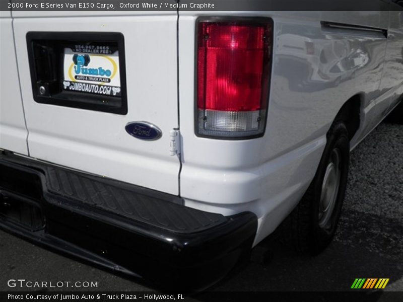 Oxford White / Medium Graphite 2000 Ford E Series Van E150 Cargo