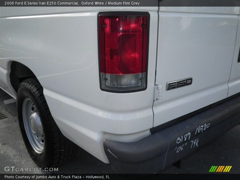 Oxford White / Medium Flint Grey 2006 Ford E Series Van E150 Commercial