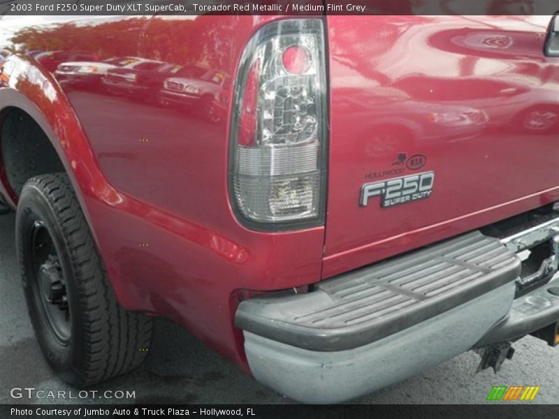 Toreador Red Metallic / Medium Flint Grey 2003 Ford F250 Super Duty XLT SuperCab