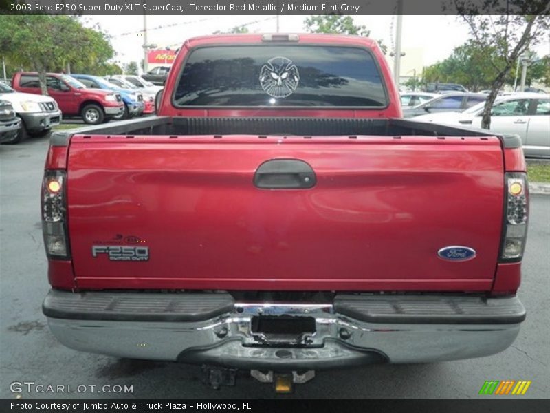 Toreador Red Metallic / Medium Flint Grey 2003 Ford F250 Super Duty XLT SuperCab