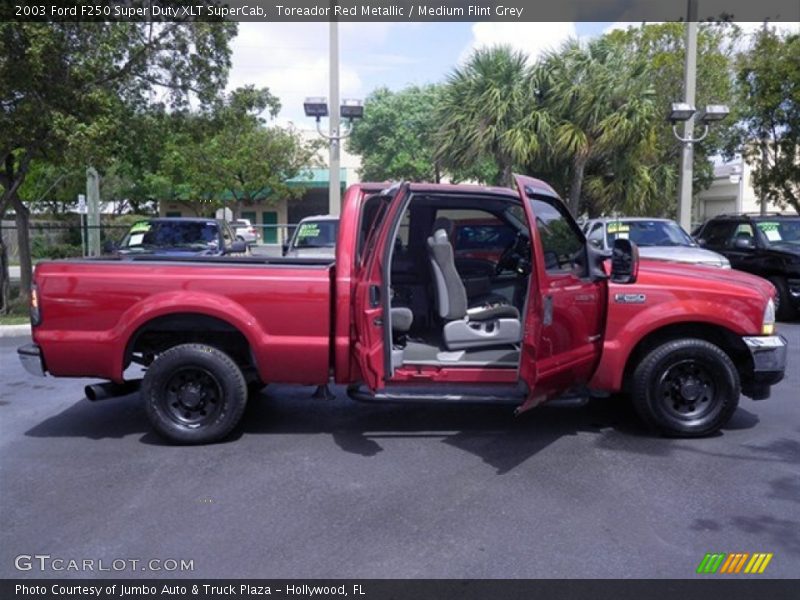 Toreador Red Metallic / Medium Flint Grey 2003 Ford F250 Super Duty XLT SuperCab