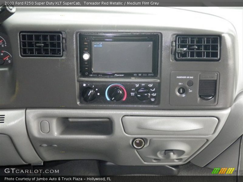 Toreador Red Metallic / Medium Flint Grey 2003 Ford F250 Super Duty XLT SuperCab