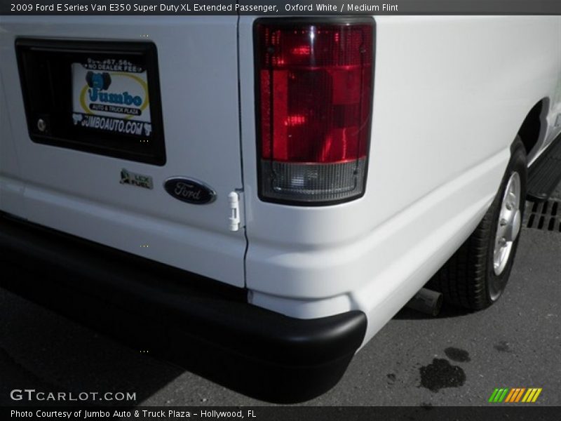 Oxford White / Medium Flint 2009 Ford E Series Van E350 Super Duty XL Extended Passenger