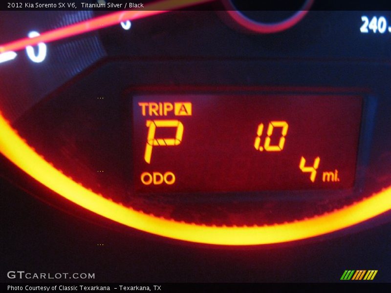 Titanium Silver / Black 2012 Kia Sorento SX V6