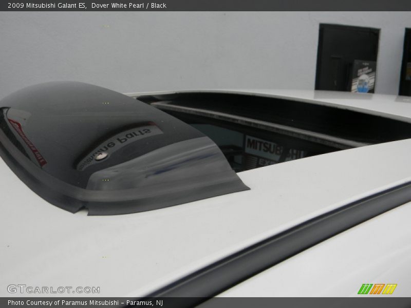 Dover White Pearl / Black 2009 Mitsubishi Galant ES