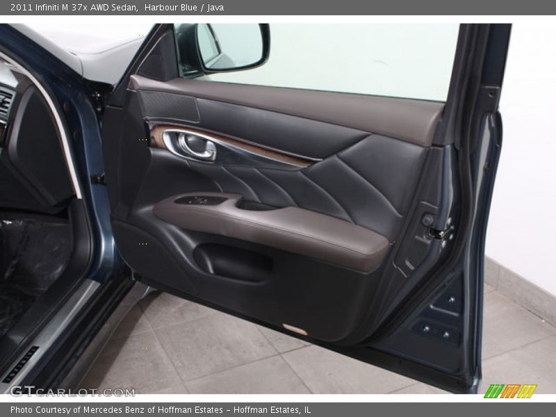Door Panel of 2011 M 37x AWD Sedan