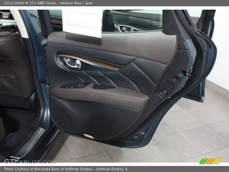 Door Panel of 2011 M 37x AWD Sedan