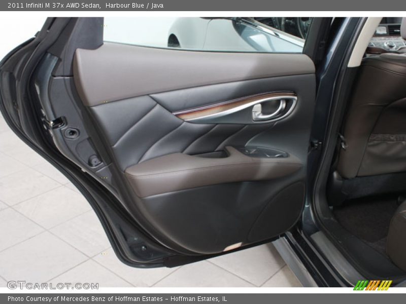 Door Panel of 2011 M 37x AWD Sedan