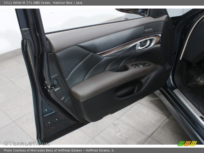 Door Panel of 2011 M 37x AWD Sedan