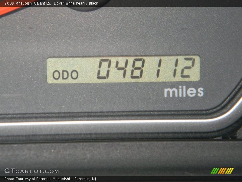 Dover White Pearl / Black 2009 Mitsubishi Galant ES