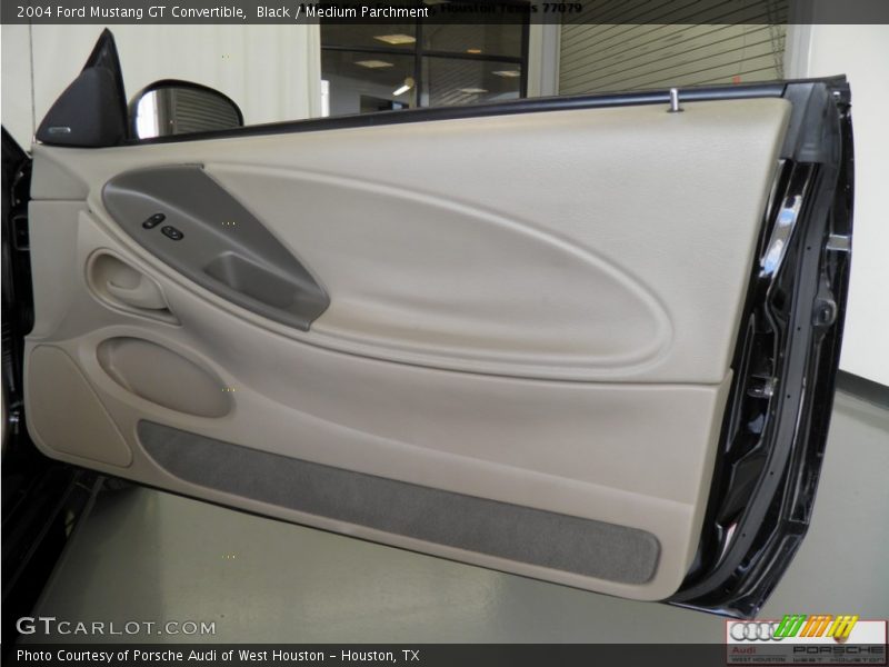 Black / Medium Parchment 2004 Ford Mustang GT Convertible